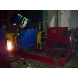 ?？谀睦镉泄獙I的膠包攪碎機，價位合理的膠包攪碎機