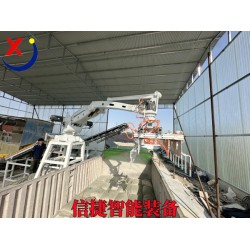 在高溫環境中，全自動裝車機器人代替人工飼料裝車